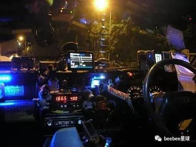 為什么香港出租車司機會同時使用10個手機？科技視角下的通訊設(shè)備租賃現(xiàn)象